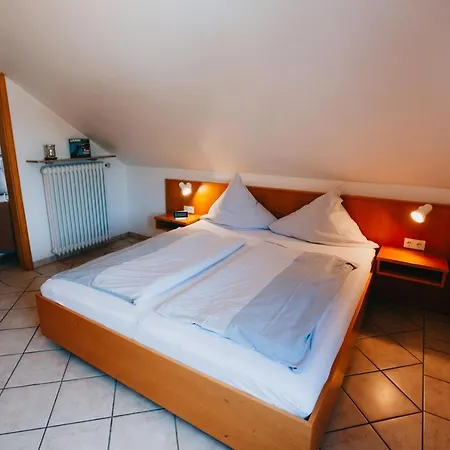 Bio-weingut Staffelter Hof Kır Evi Kröv