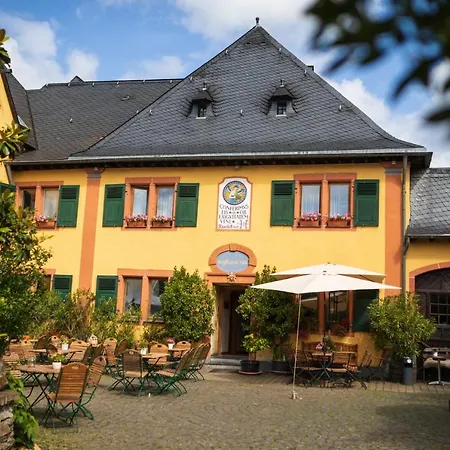 Bio-weingut Staffelter Hof Country house Krov